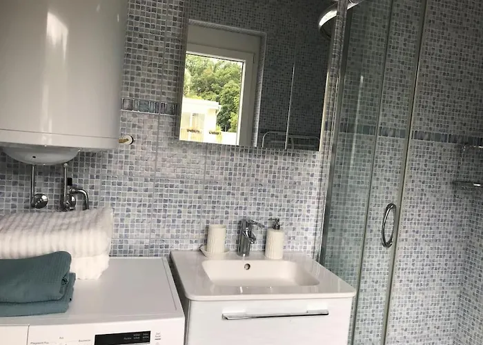 Neben Dem Lkh Und Der Medizinischen Universitaet