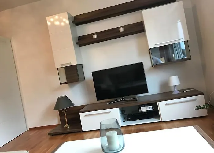 Neben Dem Lkh Und Der Medizinischen Universitaet * Štýrský Hradec